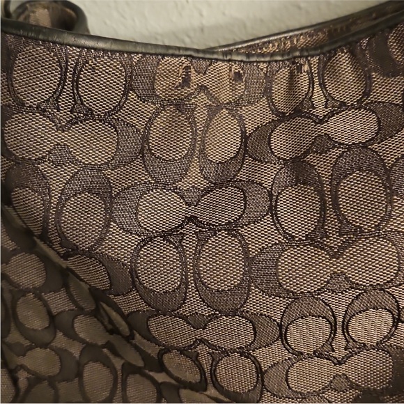 Coach Phoebe Signature C shoulder bag with leather trim and silver hardware - Picture 4 of 9